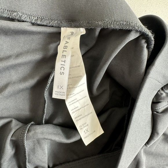 Fabletics‎ Women's Plus Size 1X Gray Go-To Wide Leg Fleece Sweatpants Wide Leg - Picture 8 of 8